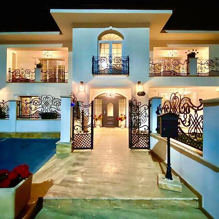 Sarada Boutique Luxury Apartment Deva Ngoại thất bức ảnh