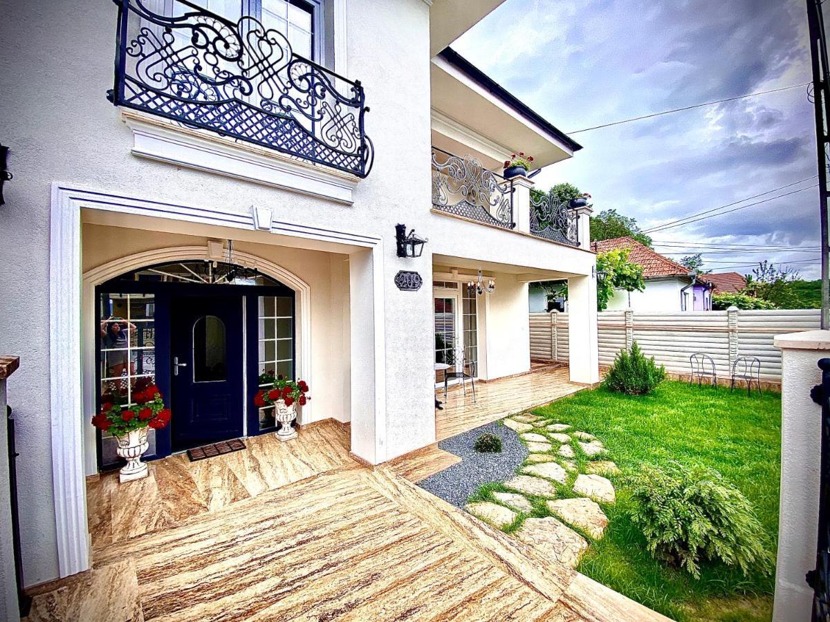 Sarada Boutique Luxury Apartment Deva Ngoại thất bức ảnh